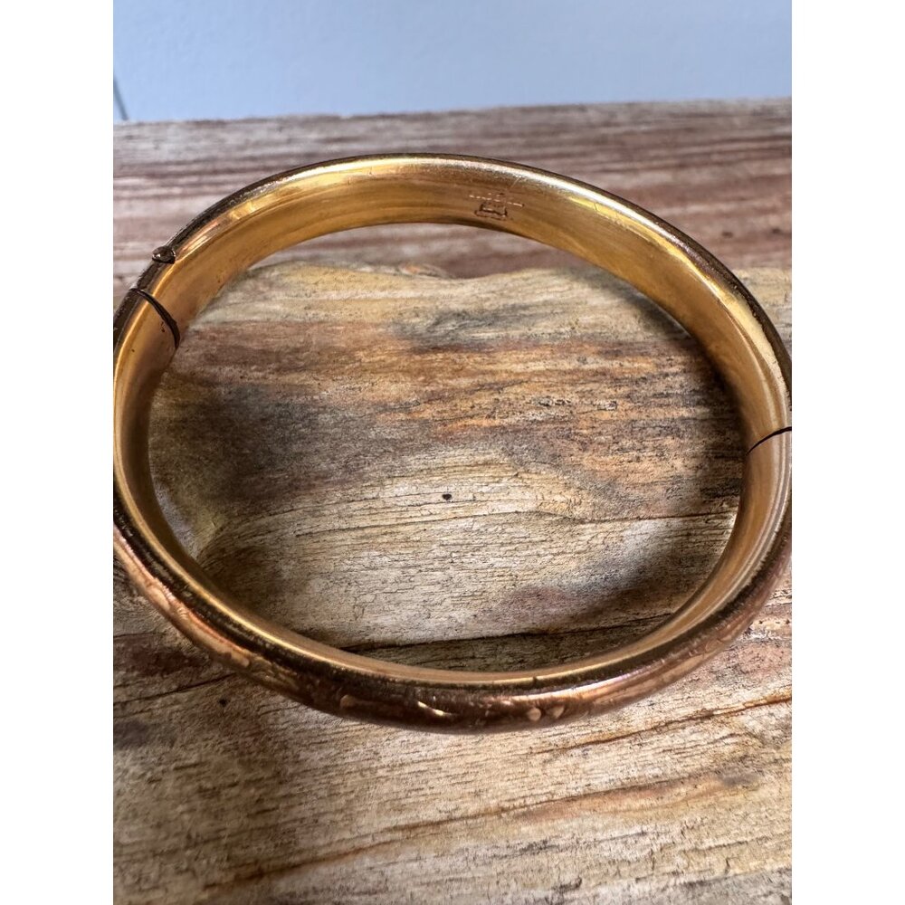 Victorian MH Co 12k Gold Shell Floral Repousse Hinged Bangle Bracelet - Picture 4 of 6